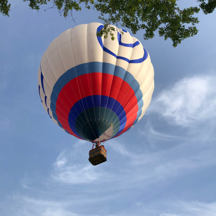 Fly Ohio Ballooning helps a couple celebrate their anniversary with a hot air balloon ride. Photo credit: Theresa Ravencraft